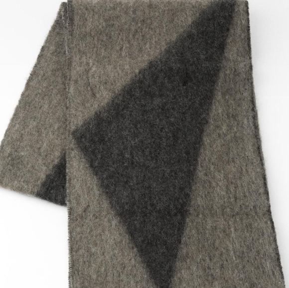ZARA Women's Jacquard Wool Scarf(Gray, Size:M) - Picture 8 of 9